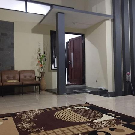 Green Homestay Malang Bagian luar foto