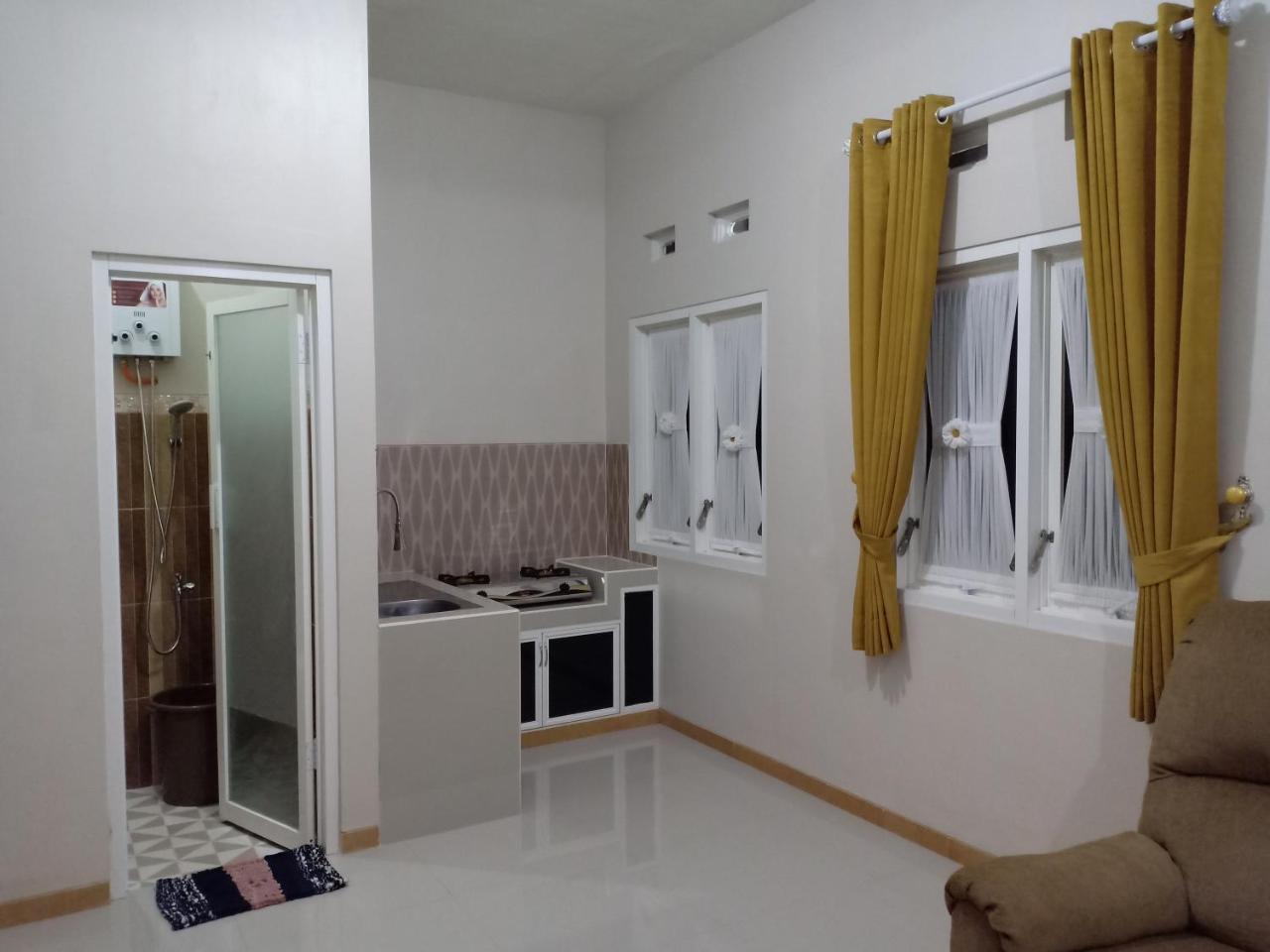 Green Homestay Malang Bagian luar foto