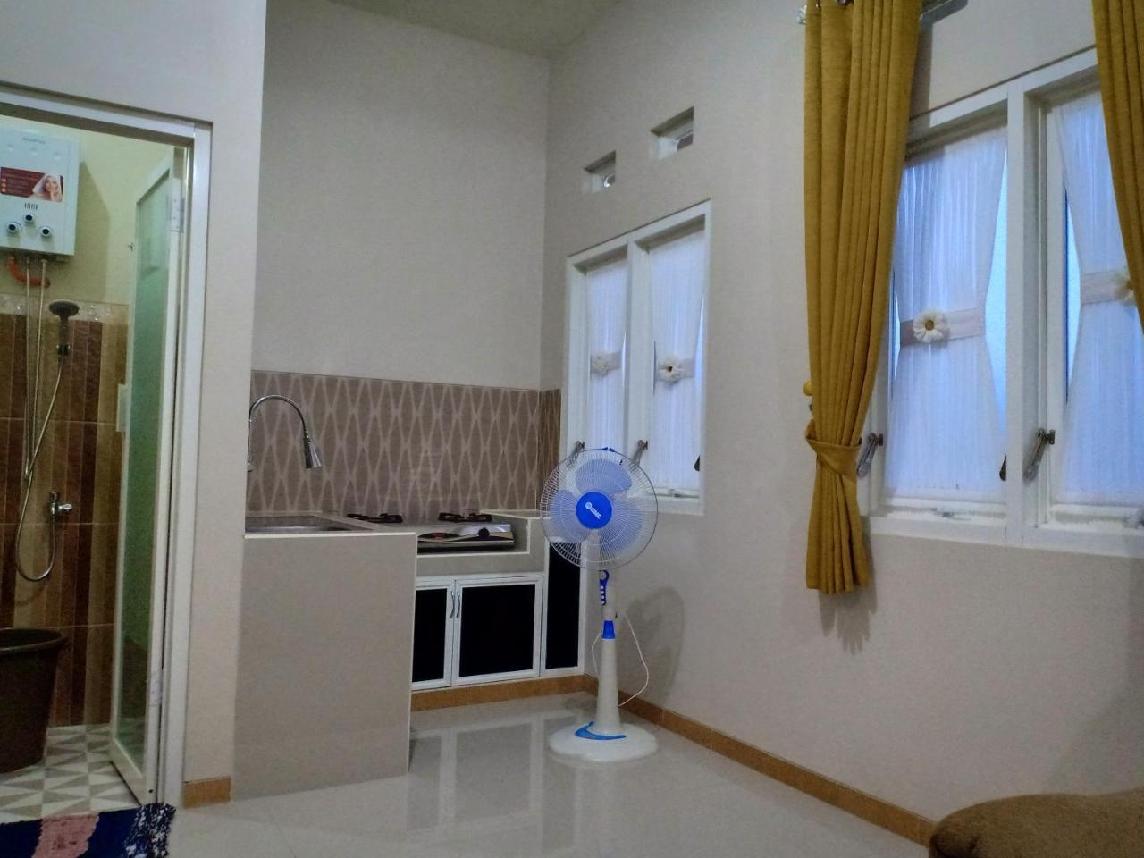 Green Homestay Malang Bagian luar foto