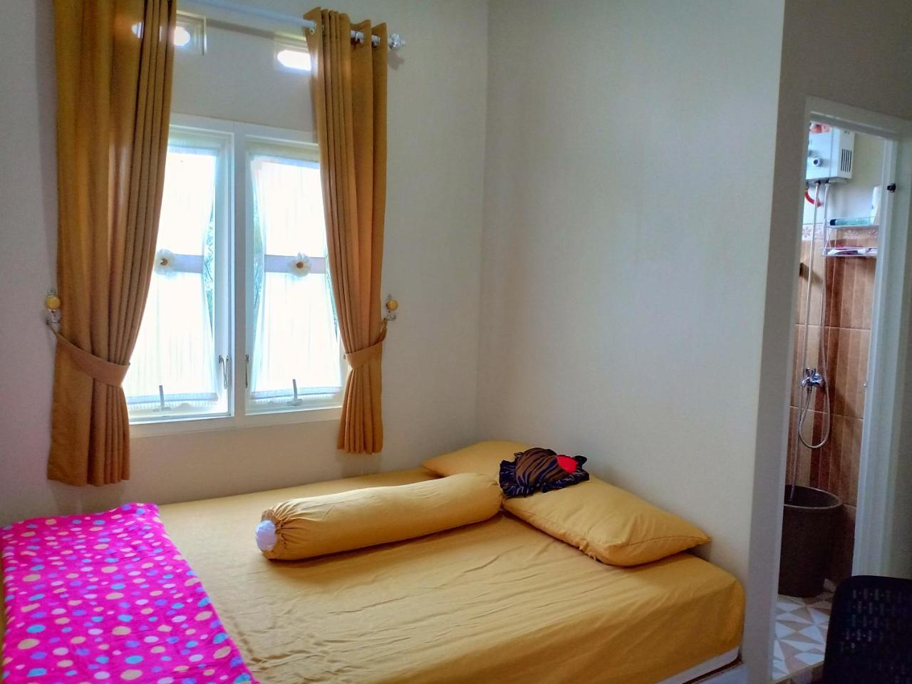 Green Homestay Malang Bagian luar foto