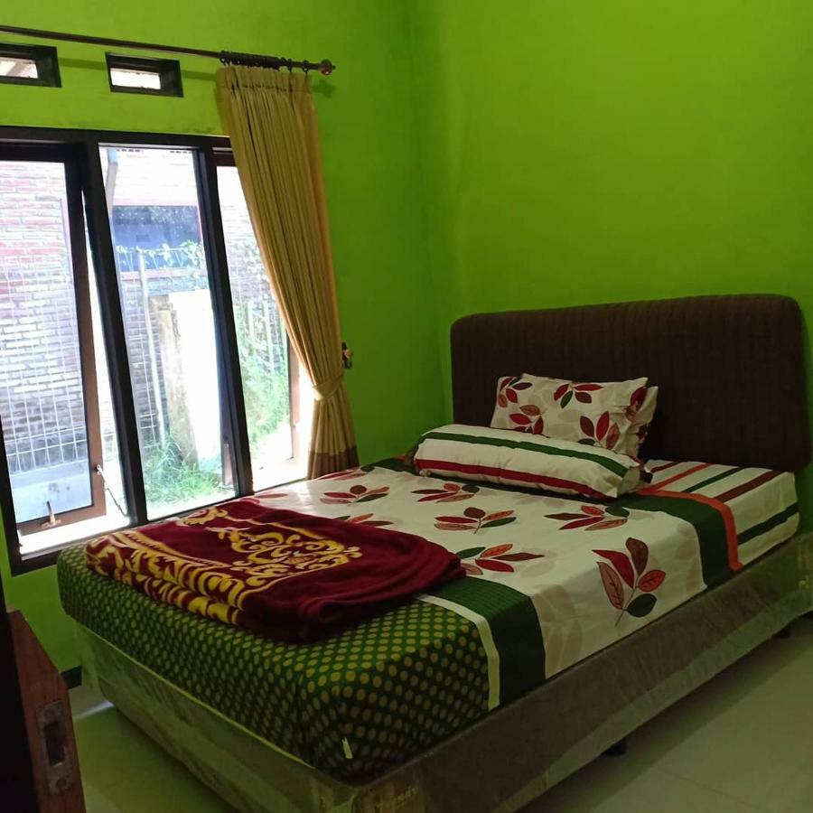 Green Homestay Malang Bagian luar foto